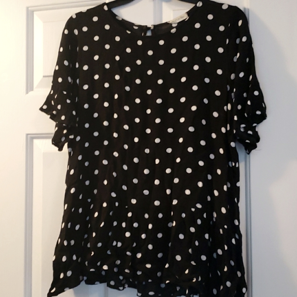 Large black and white top